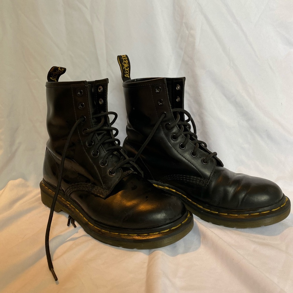 Size 7 Doc Marten Boots (Black)